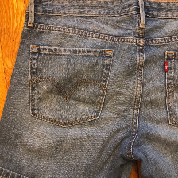 Women’s Levi Jean Shorts - Picture 2 of 4